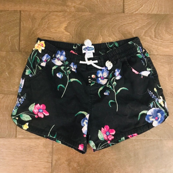 Old Navy Other - ⚡️Floral shorts⚡️